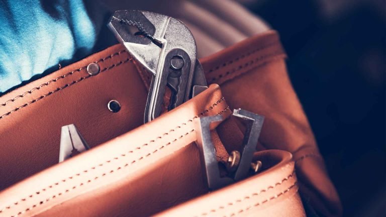 handyman fixing tools